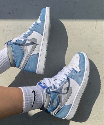 Air Jordan 1 Retro High OG Hyper Royal